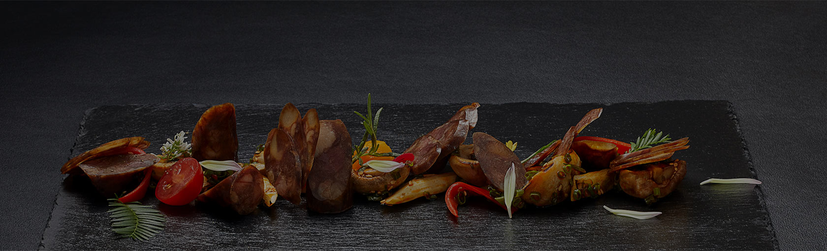 以食品為主體，以屠宰和養殖為兩翼